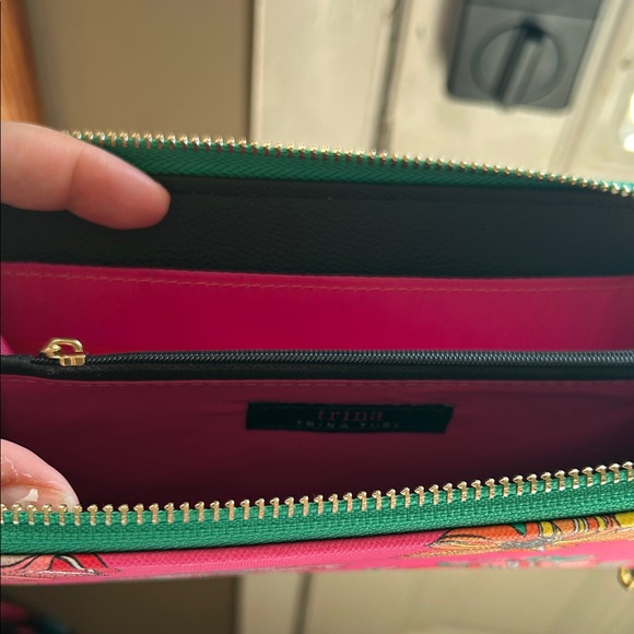 Trina Turk Floral Pink Wallet NWB New with Box 🗃️ - Picture 2 of 6